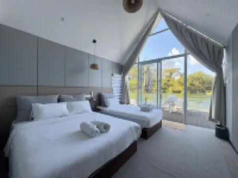 M & R 2 float house Hoteles en Feuang