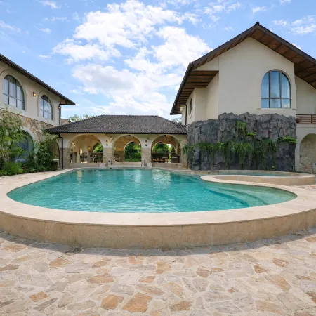 Maison Boheme Brand New Apartment & Villa With Pool Отели рядом с достопримечательностью «Пляж Синдху»