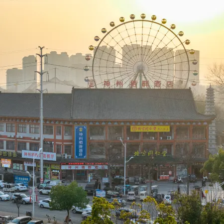 Shenzhou Qipan Hotel (Luohe Heshangjie Ancient Town)