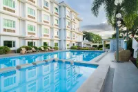 Microtel by Wyndham South Forbes Near Nuvali - parking