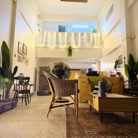Hee Pee Hostel Отели рядом с достопримечательностью «Ночной базар»
