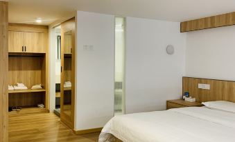 Chengyu International Apartment (Shenzhen Guangming Blue Whale World Phoenix Metro Station Branch)