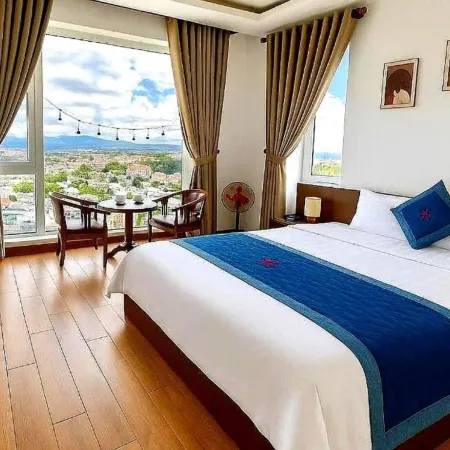 Thu Hien Hotel – Near the Market with Projector