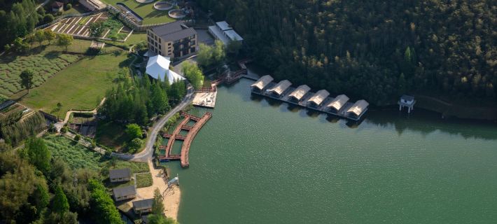 Mo Niuniu Cute Pets · Swimming Pool Stream Tracing Family-Friendly Ranch Fishing Resort Manor (Anji) 안지 호텔