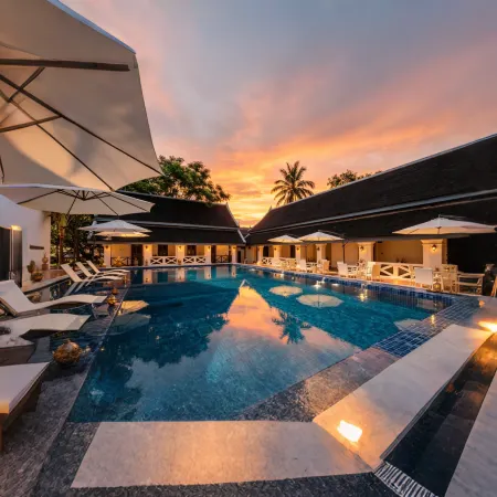 Jing Land Palace Hotel (Phousi Mountain Sunset Viewpoint &Downtown Mekong Riverside Hotel) Отели рядом с достопримечательностью «Ват Ахам»