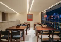 Zaiye · Luxury VI LLA Designer's Boutique Stay (Zhenyuan Ancient Town Zhusheng Bridge) - พร้อมอาหารเช้า