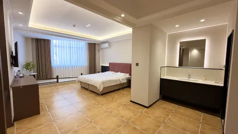 Tangla Town Holiday Hotel in Dehui