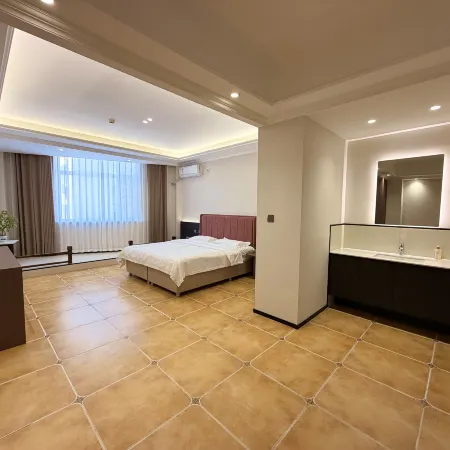 Tangla Town Holiday Hotel