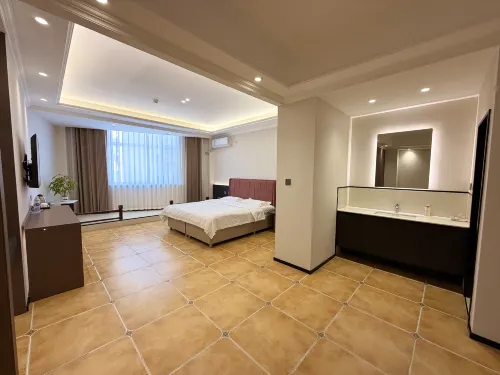 โรงแรมฮอลิเดย์ ถังลาถาวน์