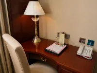 BaiYue International Hotel - parkir
