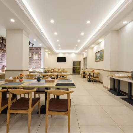 Vienna Hotel (Yulin Pedestrian Street)
