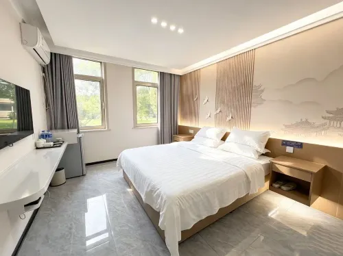 Shengjing Huating Resort Hotel (Qinhuangdao Changli Gold Coast) - 2-Star