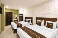 Collection O Near Harbour Bay Mall formerly X Ten Guest House - Bãi đậu xe