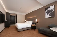 Meiduo Hotel (Shanghai Road, Hanjiang Normal University Branch) - parking