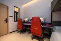 Chaowan E-sports Youth Hostel (Shuijinggou) - parking