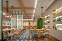 O.live Social Hotel (Zhangzhou Changtai Kaiyue Square) - Mountain view