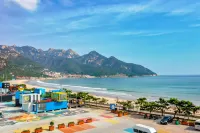 Floral Hotel· Qingdao Haiyuexuan Hotel (Lushan Scenic Area Lushan Beach Branch) Hotels in Qingdao