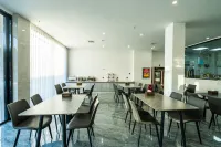 Holiday Inn Jianshi Shangra
