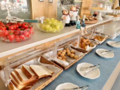 Flower on the pool Holiday Homestay