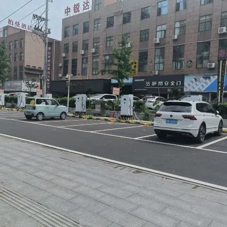 Vienna Hotel (Qianjiang railway station Lobster City Shop)