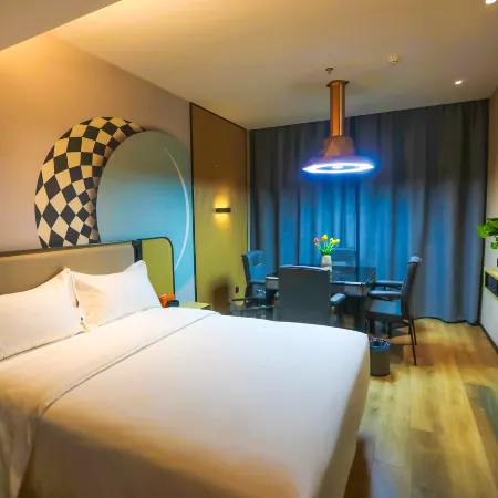 Yuexiang Smart Hotel (Chibi High-speed Railway Station)