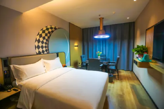 Yuexiang Smart Hotel (Chibi High-speed Railway Station)