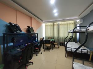 Huya E-sports Hotel (Gushi Chenyuanguang Plaza)