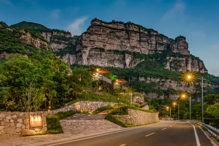 Trip.com Group Country Retreats (Henan Anyang Linzhou Shibanyan) Отели рядом с достопримечательностью «The Red Flag Canal Scenic Area»