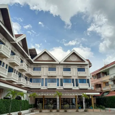 Vista Hotel Chiang Mai Отели рядом с достопримечательностью «Храм Ват-Чианг-Ман»