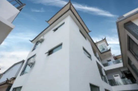 夏雪扎染藝術民宿(大理高鐵站洱海店) 鄰近滇西應用技術大學的酒店