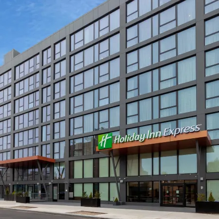 Holiday Inn Express NYC BROOKLYN - SUNSET PARK by IHG Отели рядом с достопримечательностью «Союз Холл»