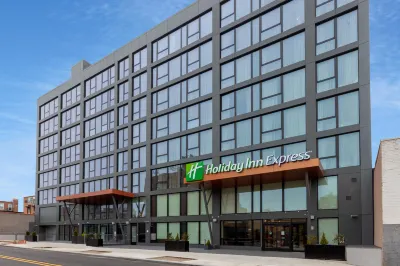 Holiday Inn Express NYC BROOKLYN - SUNSET PARK by IHG Hotels near Mirage Diner Restaurant