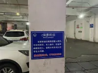 Jinting Chain. Southern Hotel (Zhanggongqiao Food Street Leshan Giant Buddha Branch) - parking