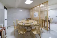 Jiuhuashan Huxiangge Homestay (Meat Body Palace Branch)