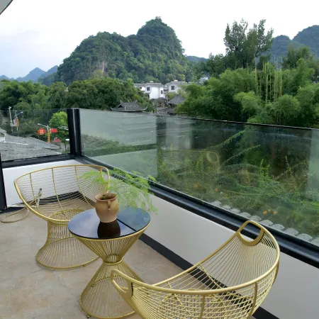 Gongcheng Hongyan Smiling Building B&B