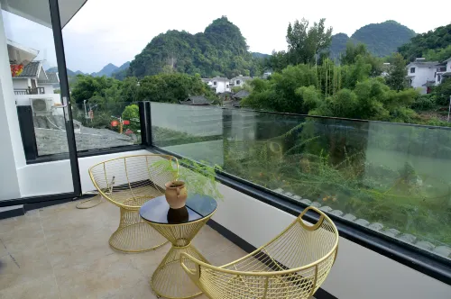 Gongcheng Hongyan Smiling Building B&B