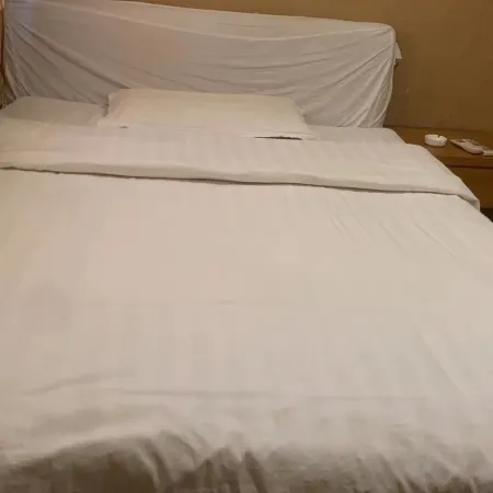 Yihuang Hongyuan Business Hotel