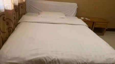 Yihuang Hongyuan Business Hotel Отели рядом с достопримечательностью «Dasima Memorial Arch»