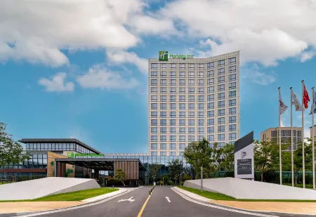 Holiday Inn Wuxi Taihu New City Отели рядом с достопримечательностью «HeZhenLiang Yu AoLinPiKe ChenLieGuan»
