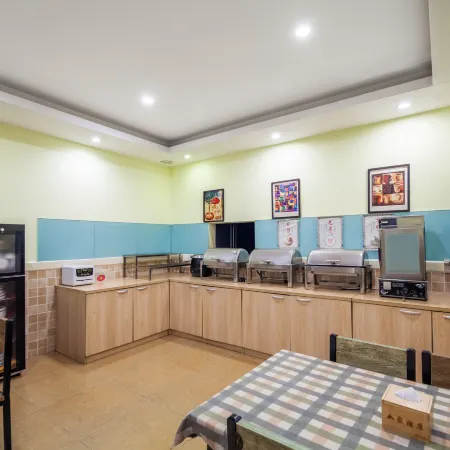 Home Inn · Ruibaiyun Hotel (Pingyao Ancient City South Gate Tourist Center)