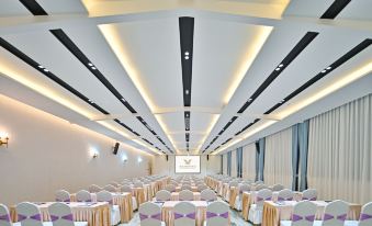 Vienna International Hotel (Qujing Luliang Tongle Plaza)