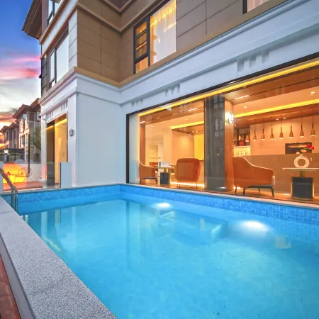 Tianmu Yunju. Swimming Pool & Cinema Hotel (Zhujiajian Wugongzhi Pier Guanyin Fajie)
