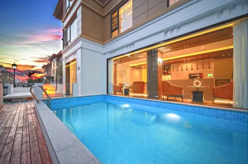 Tianmu Yunju. Swimming Pool & Cinema Hotel (Zhujiajian Wugongzhi Pier Guanyin Fajie)