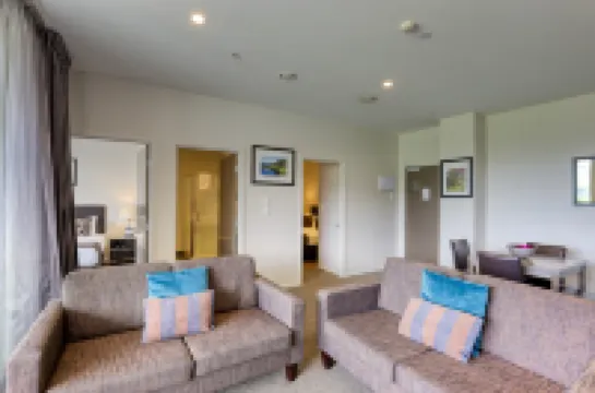 Ramada Suites by Wyndham Queenstown Remarkables Park Hotels in Queenstown