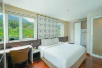 Amartahills Hotel & Resort Hotel dekat Jawa Timur Park 1