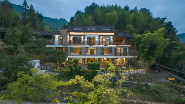 Longquan Moshangguiren Homestay (Baoxi Scenic Area)