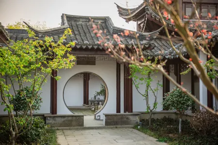 Guli Hongdou Resort • Lake Lodge