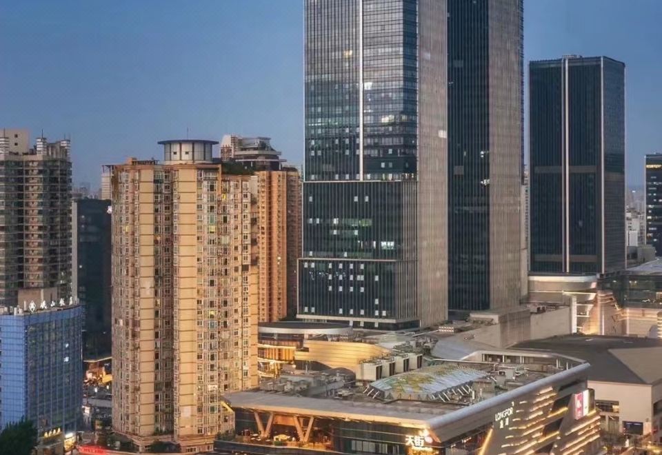 충칭 사핑바 고속철도역 싼샤광창 언지 M 호텔 이미지