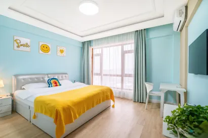 Dalian Star Apartment (South China Plaza Yihecheng Branch)