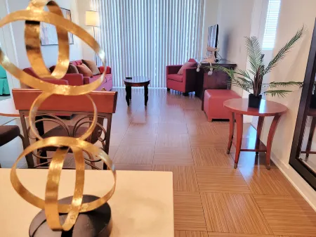 StaysPro - Venice Beach Luxury Apartments Minutes to the Marina and Santa Monica Отели рядом с достопримечательностью «Fisherman's Village»